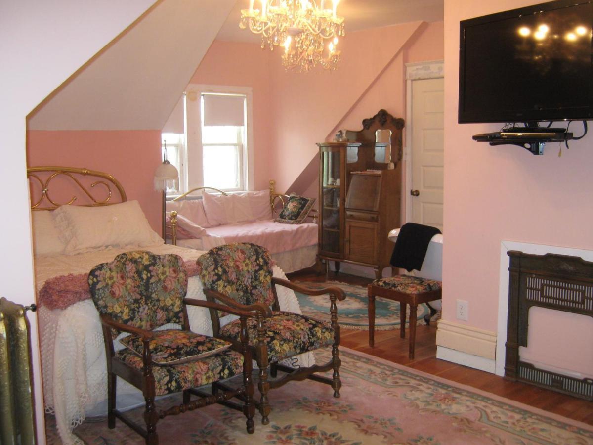 Wakamow Heights Bed And Breakfast Moose Jaw Εξωτερικό φωτογραφία
